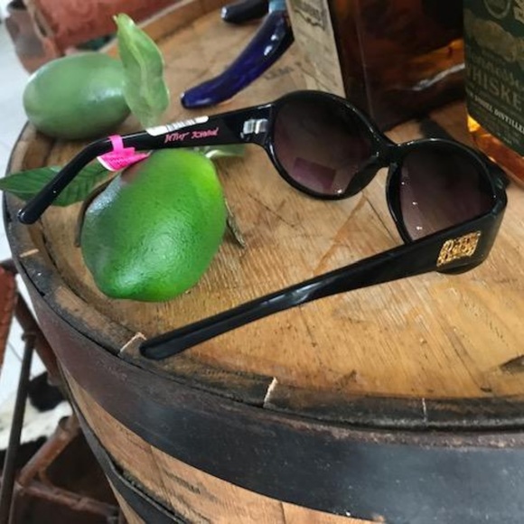 BETSEY JOHNSON Raven Gold Badged UV Sunglasses 38 main image 5